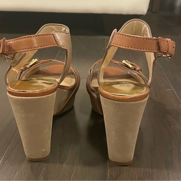 Micheal Kors Suede Tan Wedges - Picture 4 of 9